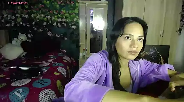 Snapshot of Samara_Beltran chatting on February 21, 2:50 am Samara Beltran online show from February 21, 2:50 am