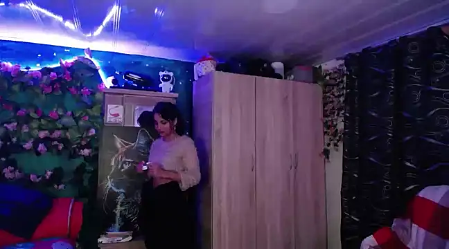 Snapshot of Samara_Beltran chatting on February 23, 10:49 am Samara Beltran online show from February 23, 10:49 am