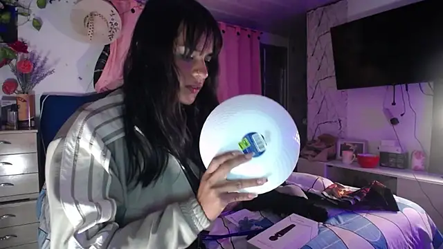 Snapshot of Samara_Beltran chatting on October 8, 3:41 am Samara Beltran online show from October 8, 3:41 am