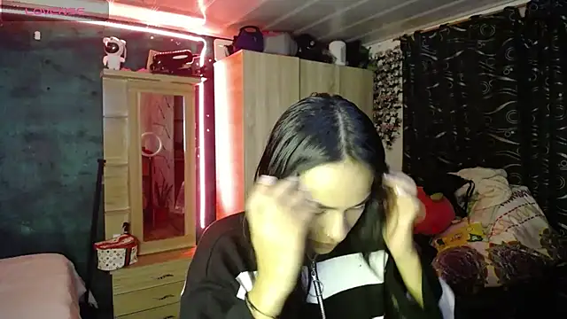 Snapshot of Samara_Beltran chatting on March 2, 5:12 am Samara Beltran online show from March 2, 5:12 am