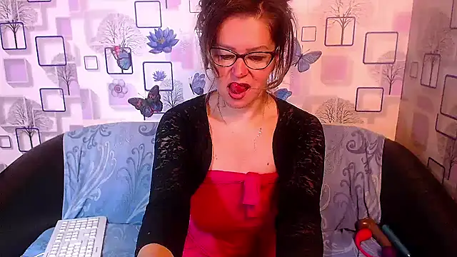 Snapshot of milfsexy chatting on October 20, 8:48 am milfsexy online show from October 20, 8:48 am