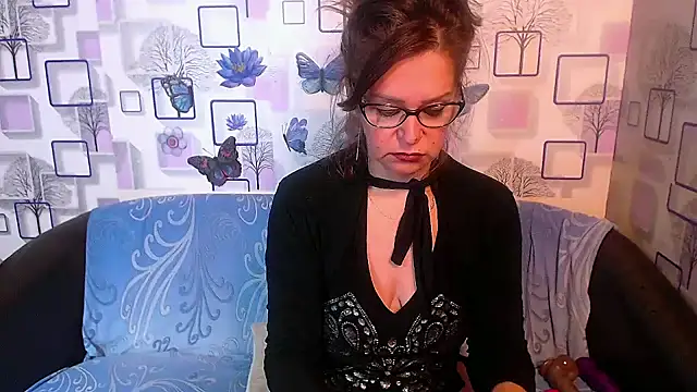 Snapshot of milfsexy chatting on October 15, 10:23 am milfsexy online show from October 15, 10:23 am