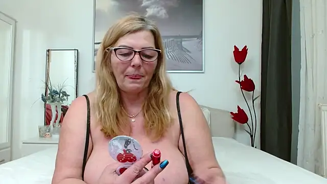 YulliaMilf online show from March 3, 6:37 pm