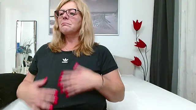 YulliaMilf online show from November 7, 3:16 pm