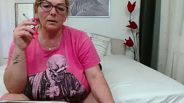 YulliaMilf online show from May 8, 5:50 pm