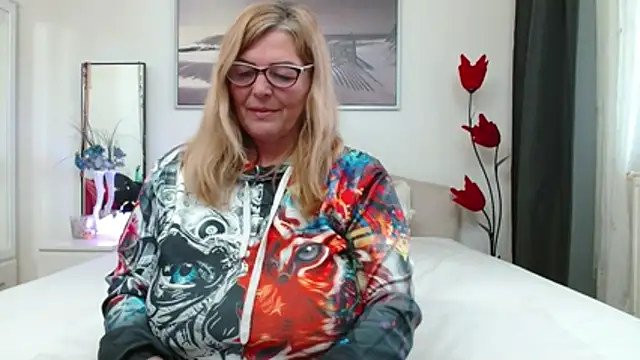 YulliaMilf online show from February 27, 10:15 am