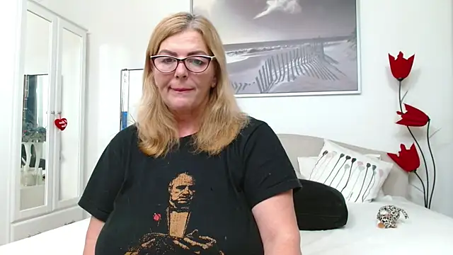 YulliaMilf online show from November 27, 6:41 pm