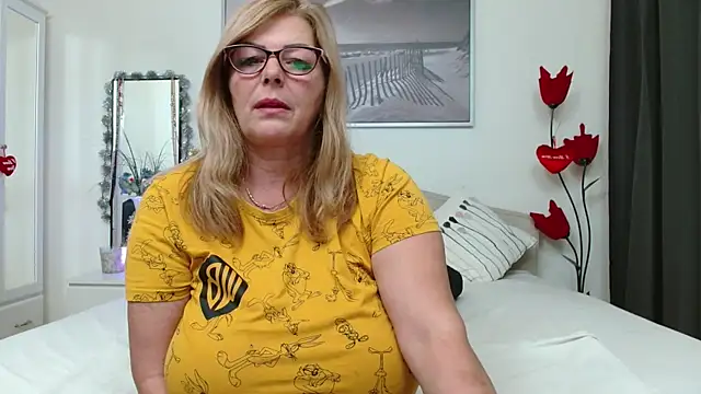 YulliaMilf online show from January 8, 7:20 pm