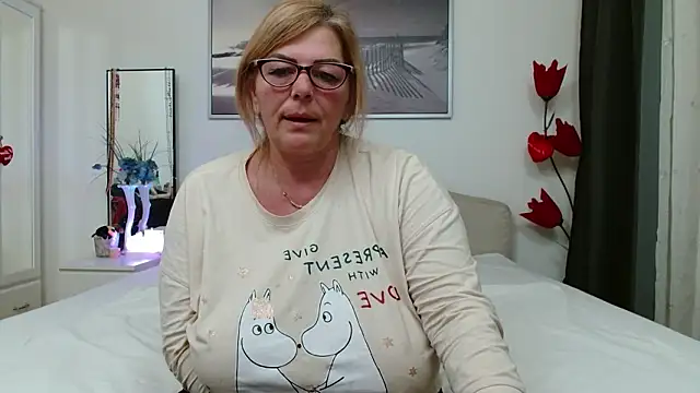 YulliaMilf online show from February 3, 6:46 pm