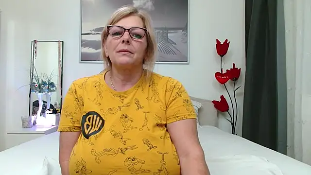 YulliaMilf online show from January 10, 4:02 pm