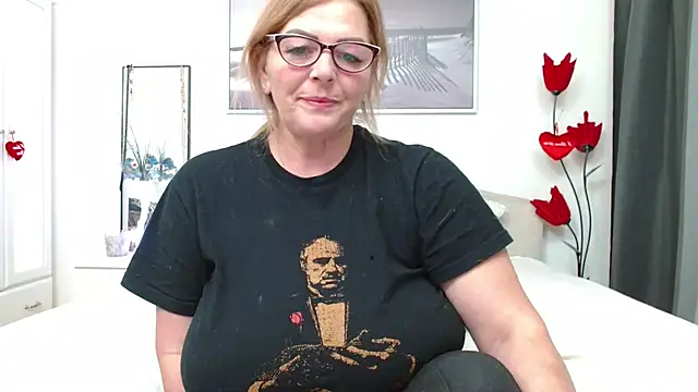 YulliaMilf online show from January 12, 7:09 pm