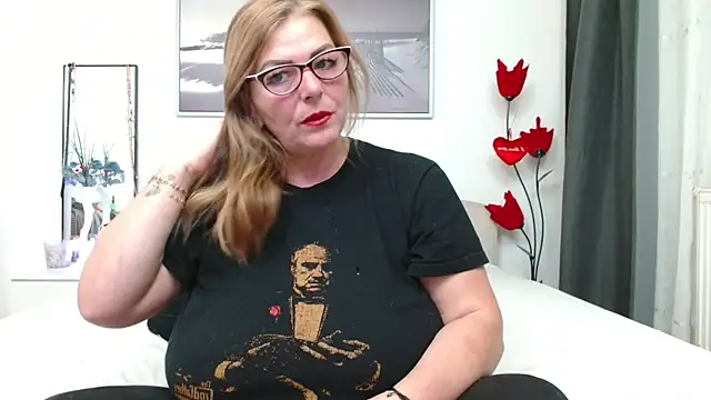 YulliaMilf online show from January 14, 7:28 pm