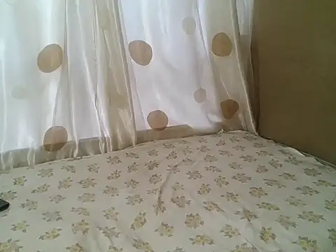 Snapshot of SexyBee96 chatting on March 25, 1:43 pm SexyBee96 online show from March 25, 1:43 pm