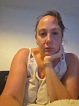 Snapshot of Wisie_Cutie chatting on June 7, 10:26 pm Wisie Cutie online show from June 7, 10:26 pm