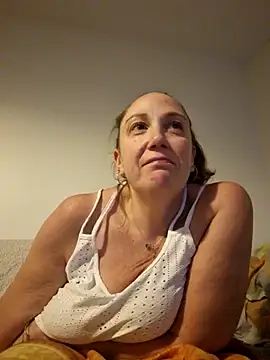 Wisie Cutie online show from October 31, 11:00 pm