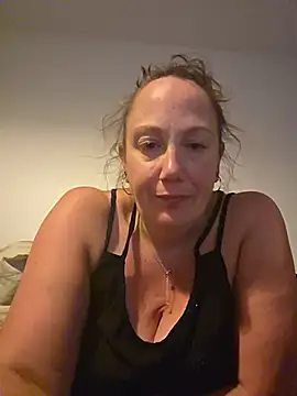 Snapshot of Wisie_Cutie chatting on May 31, 10:21 pm Wisie Cutie online show from May 31, 10:21 pm