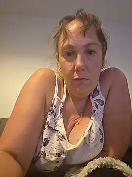 Snapshot of Wisie_Cutie chatting on June 10, 10:33 pm Wisie Cutie online show from June 10, 10:33 pm