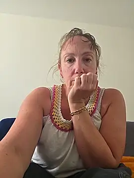 Snapshot of Wisie_Cutie chatting on June 4, 3:38 pm Wisie Cutie online show from June 4, 3:38 pm
