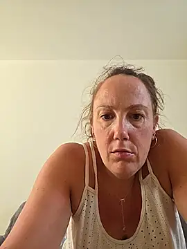 Snapshot of Wisie_Cutie chatting on June 24, 4:27 pm Wisie Cutie online show from June 24, 4:27 pm