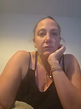 Snapshot of Wisie_Cutie chatting on May 30, 11:21 pm Wisie Cutie online show from May 30, 11:21 pm