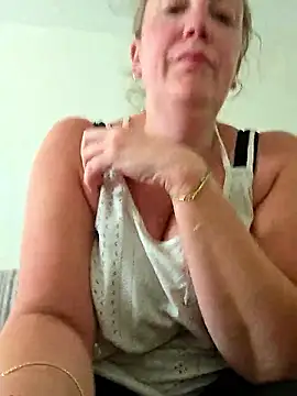 Snapshot of Wisie_Cutie chatting on May 12, 3:40 pm Wisie Cutie online show from May 12, 3:40 pm