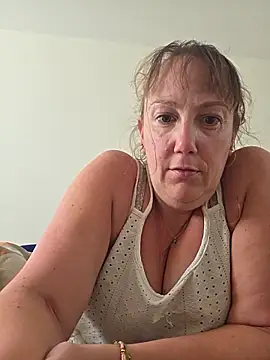 Snapshot of Wisie_Cutie chatting on June 2, 3:45 pm Wisie Cutie online show from June 2, 3:45 pm
