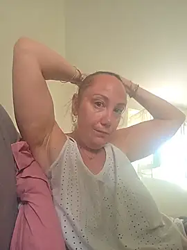 Snapshot of Wisie_Cutie chatting on July 15, 7:37 am Wisie Cutie online show from July 15, 7:37 am