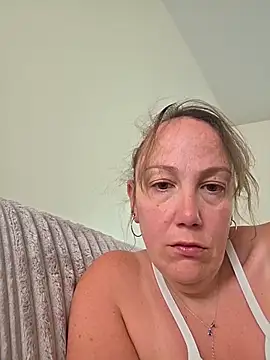 Snapshot of Wisie_Cutie chatting on April 21, 10:11 am Wisie Cutie online show from April 21, 10:11 am