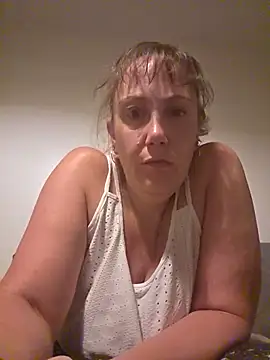 Snapshot of Wisie_Cutie chatting on June 18, 10:48 pm Wisie Cutie online show from June 18, 10:48 pm