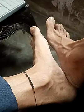 Play boy11 online show from November 3, 6:40 am