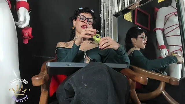 Snapshot of trinitty chatting on November 11, 2:45 pm trinitty online show from November 11, 2:45 pm