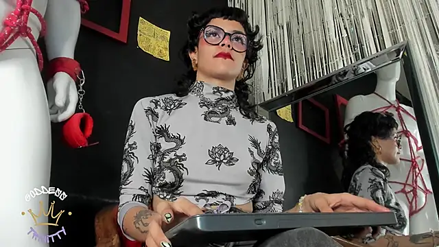 Snapshot of trinitty chatting on December 5, 4:38 pm trinitty online show from December 5, 4:38 pm