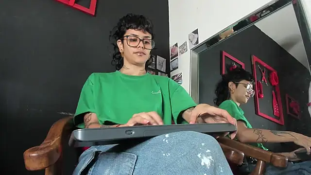 Snapshot of trinitty chatting on March 10, 2:05 pm trinitty online show from March 10, 2:05 pm