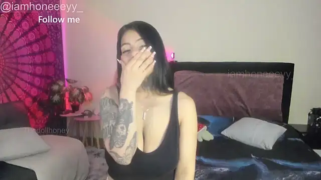 Snapshot of Thedollhoney chatting on October 9, 9:26 pm Thedollhoney online show from October 9, 9:26 pm