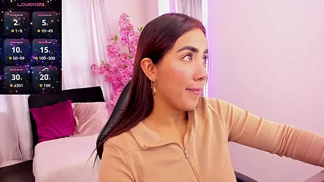 KAROLIVONNE online show from April 11, 7:28 pm