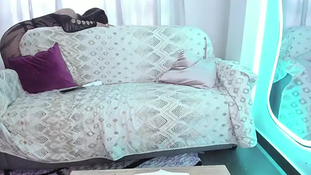 KAROLIVONNE online show from February 24, 8:42 pm