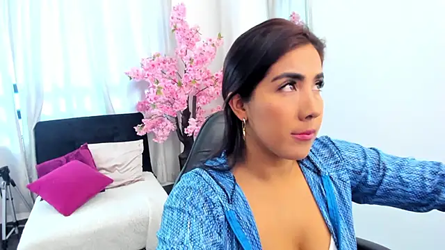 KAROLIVONNE online show from June 3, 9:08 pm