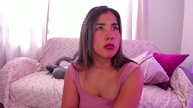 KAROLIVONNE online show from February 12, 6:29 pm