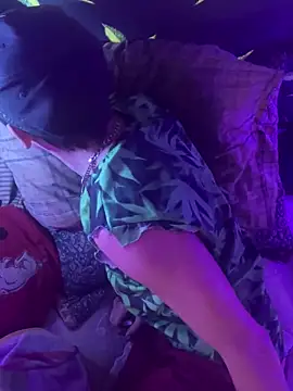 Snapshot of bugboy chatting on February 25, 9:25 pm bugboy online show from February 25, 9:25 pm