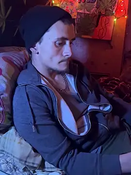 Snapshot of bugboy chatting on February 8, 4:21 am bugboy online show from February 8, 4:21 am