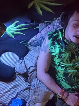 Snapshot of bugboy chatting on February 18, 1:58 am bugboy online show from February 18, 1:58 am