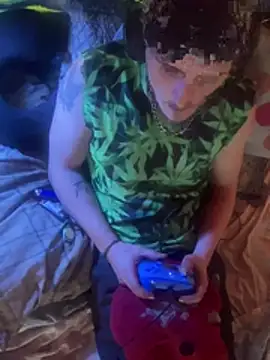 Snapshot of bugboy chatting on February 20, 9:28 pm bugboy online show from February 20, 9:28 pm