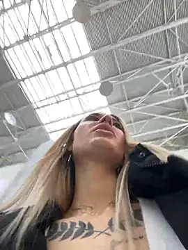 Snapshot of Charming_Ritta chatting on February 5, 6:35 am Charming Ritta online show from February 5, 6:35 am