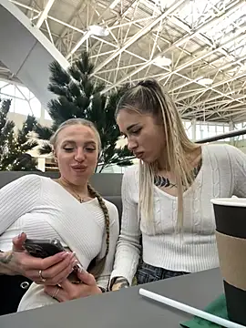 Snapshot of Charming_Ritta chatting on January 29, 9:23 am Charming Ritta online show from January 29, 9:23 am