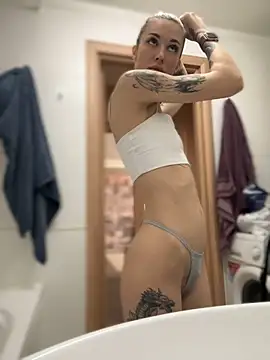 Snapshot of Charming_Ritta chatting on March 7, 5:18 am Charming Ritta online show from March 7, 5:18 am