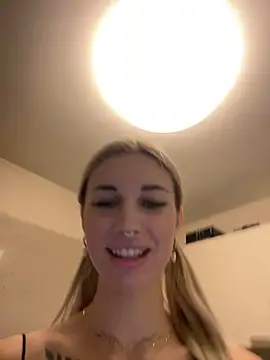 Snapshot of Charming_Ritta chatting on January 5, 10:53 am Charming Ritta online show from January 5, 10:53 am