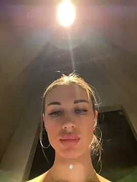 Snapshot of Charming_Ritta chatting on February 6, 7:35 am Charming Ritta online show from February 6, 7:35 am