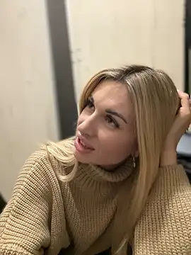 Snapshot of Charming_Ritta chatting on December 14, 10:24 am Charming Ritta online show from December 14, 10:24 am