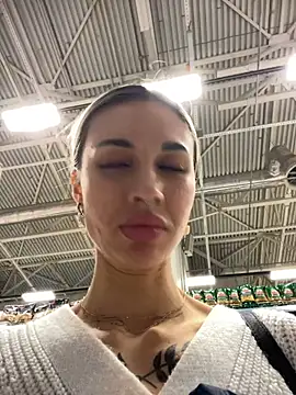 Snapshot of Charming_Ritta chatting on February 4, 8:35 am Charming Ritta online show from February 4, 8:35 am