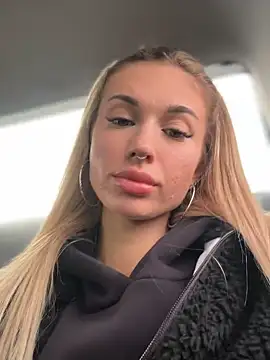 Snapshot of Charming_Ritta chatting on March 21, 4:17 am Charming Ritta online show from March 21, 4:17 am